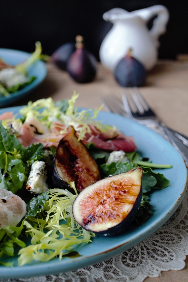 fig, goat cheese and kale salad