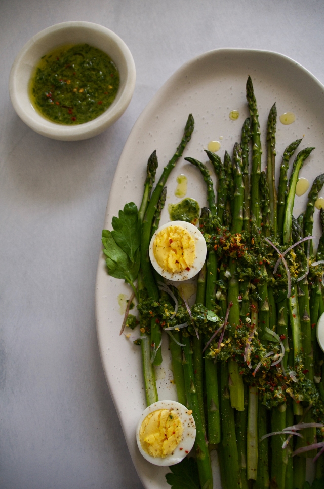 asparagus with pasley pesto